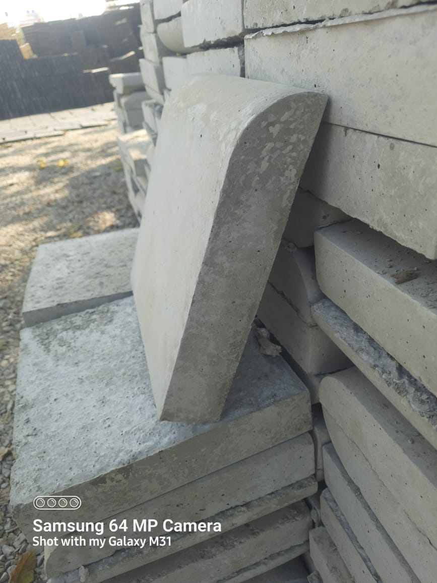 Kerbstone 300L x 300H x 60mm Thick